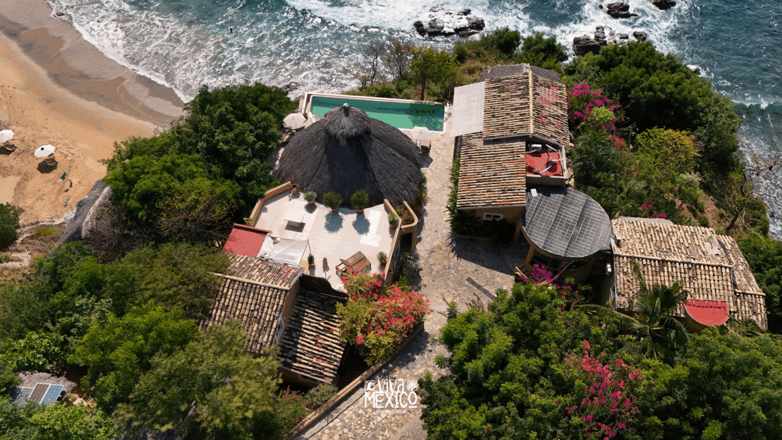 HOUSE IN RISCO ON MAZUNTE BEACH 11