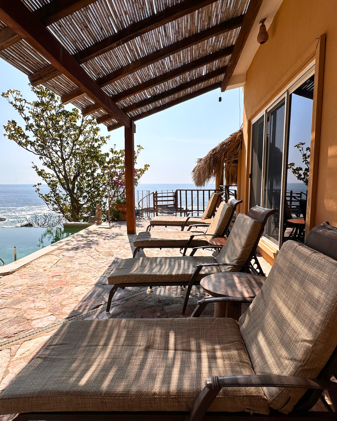 HOUSE IN RISCO ON MAZUNTE BEACH 2