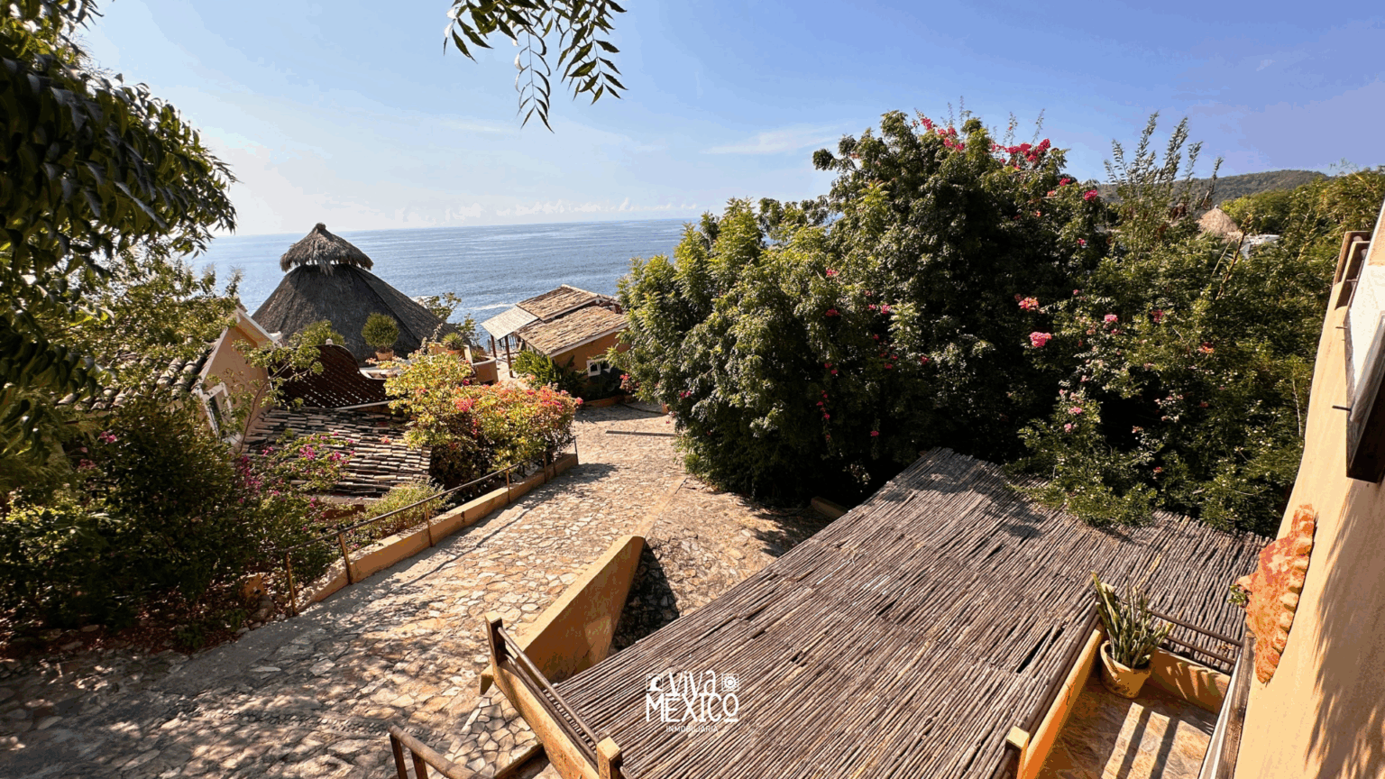 HOUSE IN RISCO ON MAZUNTE BEACH 3