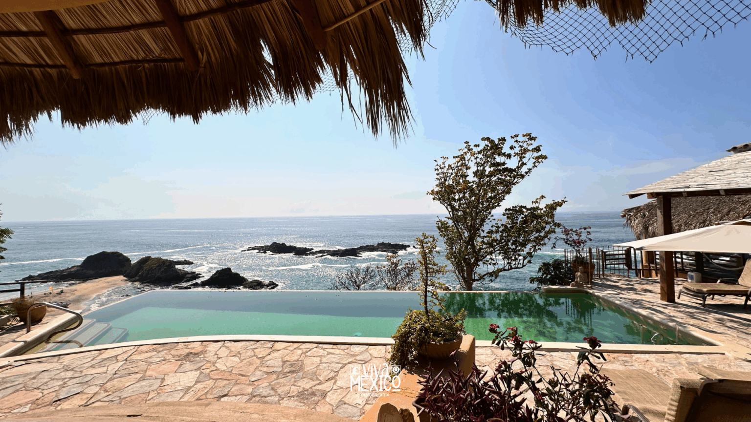 HOUSE IN RISCO ON MAZUNTE BEACH 9