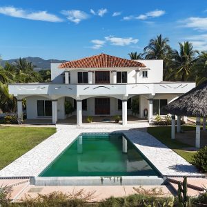 Casa Parota frente al mar en Playa Tomatal